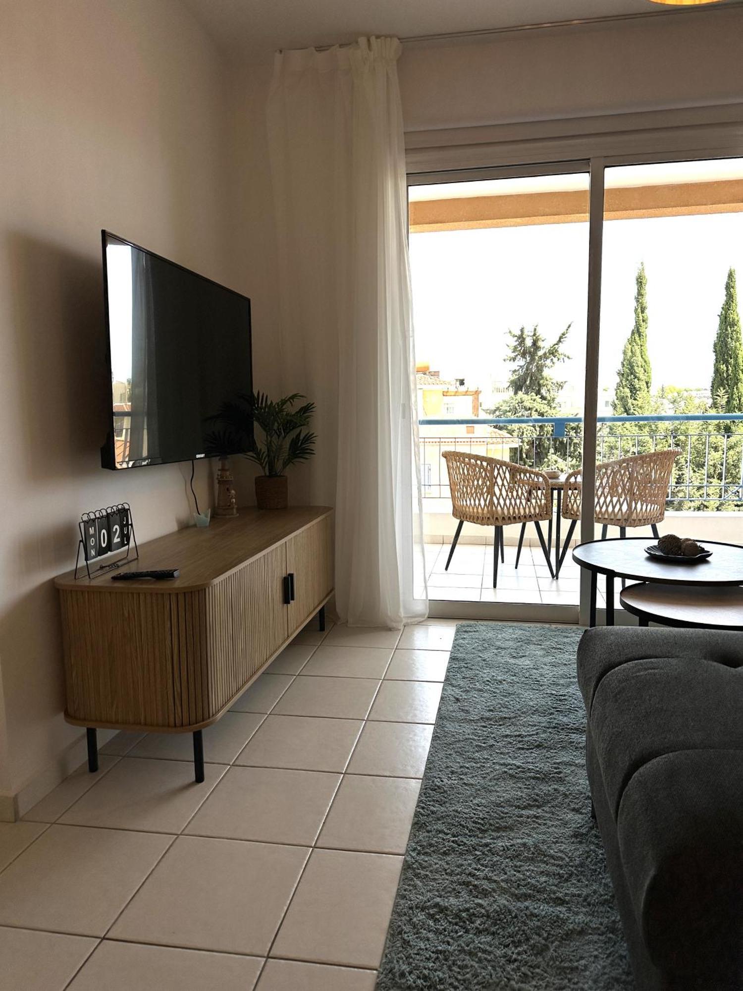 H&O Golden Sun Suite Paphos Esterno foto