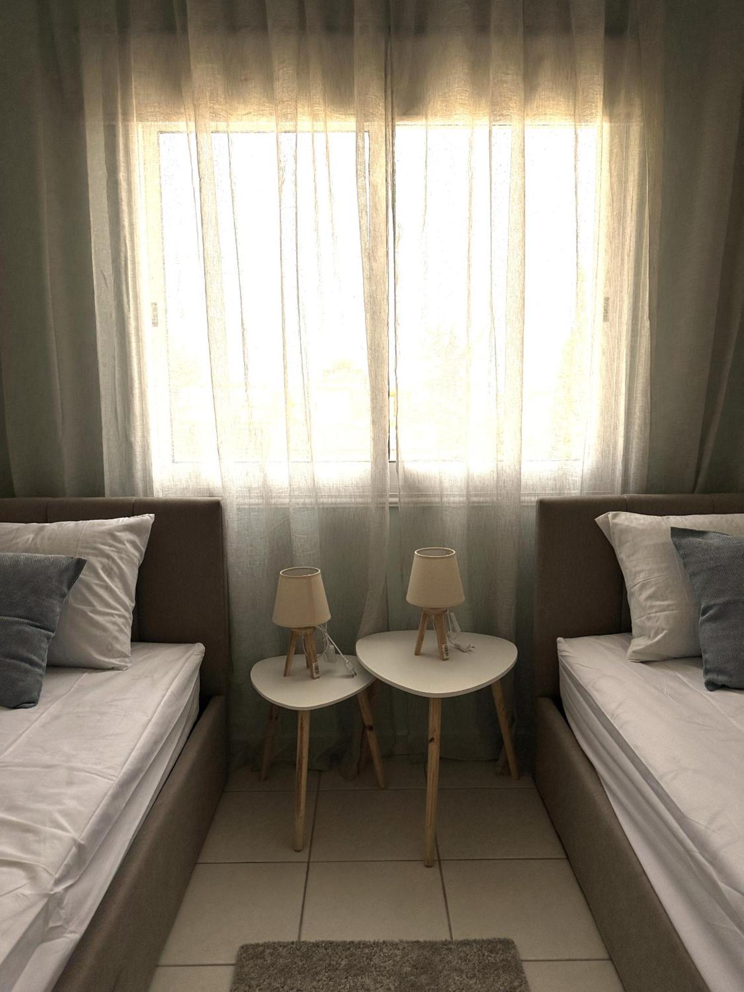 H&O Golden Sun Suite Paphos Esterno foto