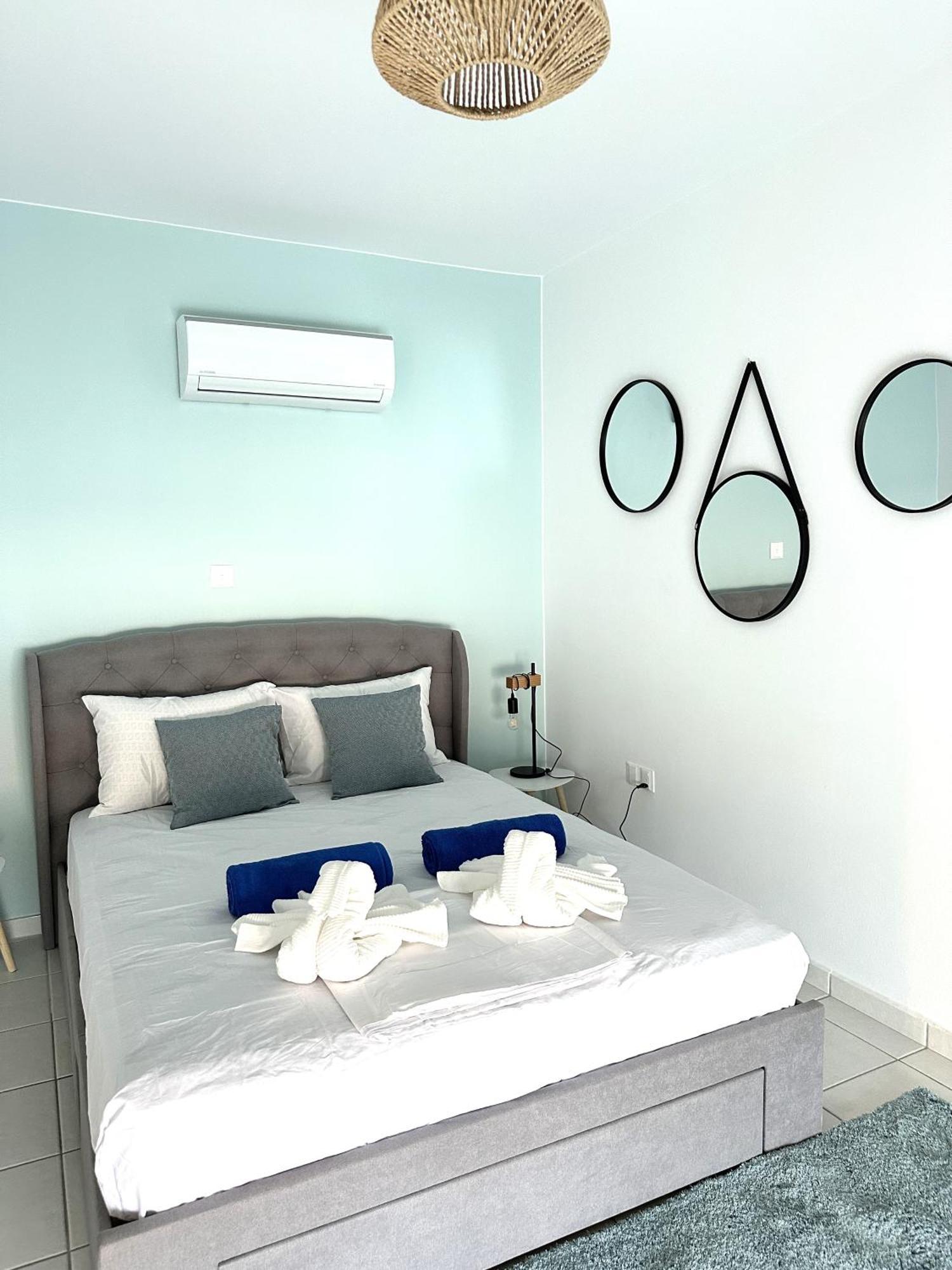 H&O Golden Sun Suite Paphos Esterno foto